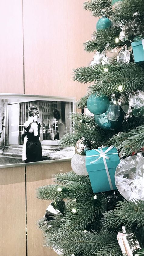 Tiffany’s Christmas Tree, Christmas At Tiffanys, Tiffany & Co Christmas Tree, Breakfast At Tiffany’s Christmas Tree, Tiffany Christmas Decorations, Tiffany And Co Christmas Tree, Tiffany Christmas Tree, Tiffany Blue Christmas Tree, Tiffany And Co Christmas