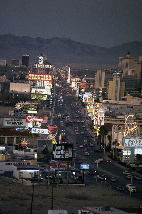 Old Las Vegas Vintage Theater, Old Vegas, Foto Gif, Las Vegas Photos, Neon Nights, Vegas Trip, Vegas Casino, Vegas Baby, Las Vegas Hotels