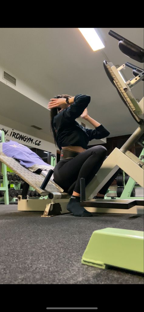 Gym Girl Aesthetic Faceless, Girl Aesthetic Faceless, Demi Lovato Makeup, Gym Girl Aesthetic, Gym Girl, Gym Inspo, 2023 Vision, Leg Press, E Commerce Business