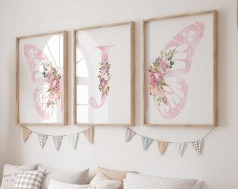 Personalized butterfly set of 3 prints | Watercolor pink butterfly and flowers wall art | Floral nursery art | Baby name sign | Girl decor #wallart #print #butterfly #name #baby #nursery Butterfly Nursery Themes, Butterfly Baby Room, Floral Nursery Art, Blush Pink Wall Art, Flowers Nursery, Butterfly Nursery, Butterfly And Flowers, Delicate Butterfly, Nursery Room Inspiration