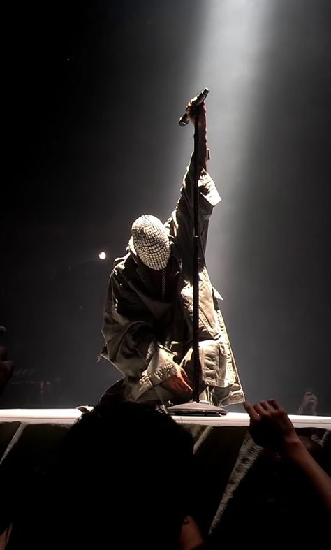 Yeezus Yeezus Wallpaper, Funny Kanye West, Kanye West Concert, Funny Kanye, Kanye West Funny, Kanye West Wallpaper, Yeezus Tour, Kanye West Yeezus, Hip Hop Wallpaper