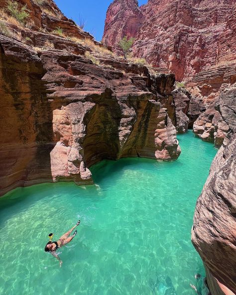 Havasu Creek In Arizona, USA - Bucket List Travel Adventures Bucket List Travel, Havasu Creek Arizona, Lake Havasu Arizona, Arizona Lakes, Arizona Aesthetic, Desert Vacation, Arizona Vacation, Havasu Falls, Hiking Spots