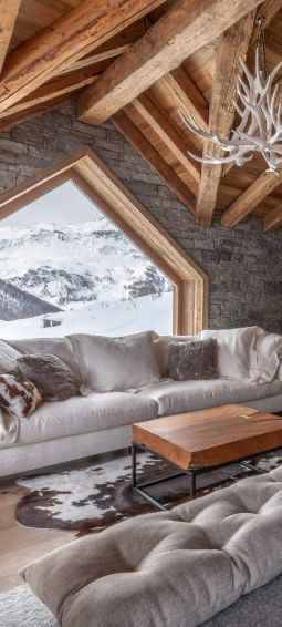 Mountain Apartment Interior Design, Light Cabin Interior, Cabin Mountain Interior, Interior Design Chalet, Mountain Style Homes Interior, Mountain Apartment Interior, Mountain Home Decorating, Modern Chalet Interior Design, Mountain House Interior Design