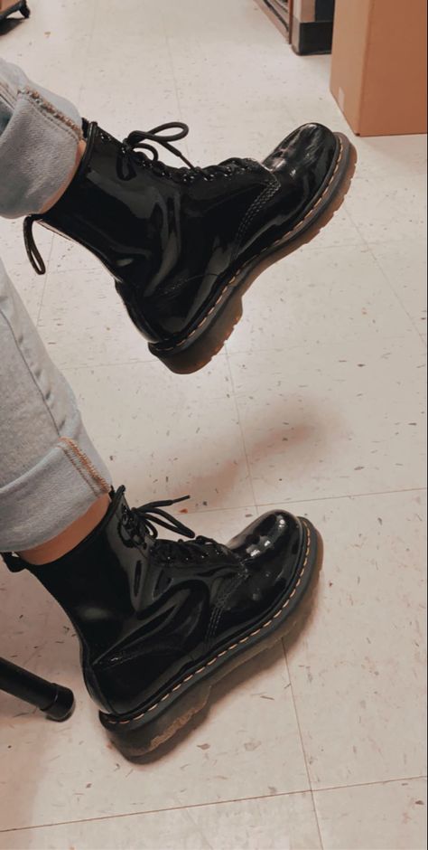 Docs Aesthetic, Book Outfits, Doc Martens Boots, Dr Martens Boots, Amy Rose, Doc Marten Oxford, Dr Martens Shoes, Martens Shoes, Doc Martens