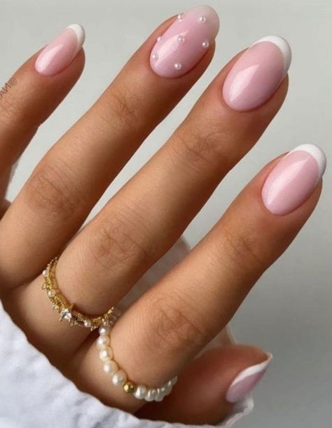 Summer French Nails, Unghie Sfumate, Pearl Nails, White Nail Designs, Nails 2023, White Nail, White French, Neutral Nails, Elegant Nails