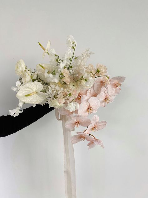 Orchid Bouquet, Bridal Bouquet Flowers, Boquette Flowers, Orchid Wedding, Hand Bouquet, Wedding Flower Inspiration, Bouquet Of Flowers, Wedding Mood, Bride Bouquets