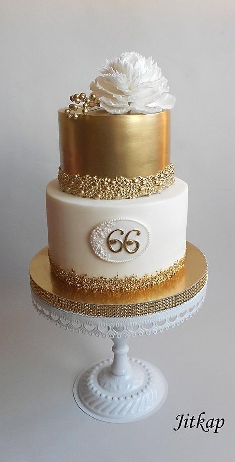 Birthday Cake Ideas For Adults Women, Golden Birthday Cake Ideas, Golden Wedding Cake, Golden Birthday Cakes, 50th Anniversary Cakes, Birthday Cake For Mom, 70th Birthday Cake, Golden Cake, Wedding Anniversary Cakes