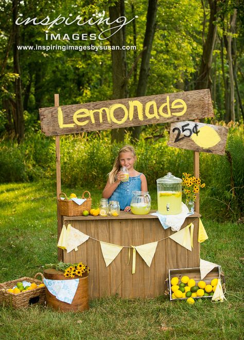 An adorable Lemonade Stand mini session. Lemonade Stand Photography, Lemonade Stand Photo Shoot, Kids Lemonade Stands, Stand Photography, Diy Lemonade Stand, Kids Lemonade, Lemonade Bar, Diy Photography Props, Toddler Photoshoot