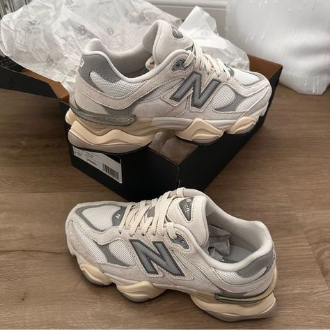 Nb Sneakers, Sneakerhead Shoes, Pretty Sneakers, New Balance 9060, Trendy Shoes Sneakers, Dr Shoes, Fitness Style, Pretty Shoes Sneakers, Shoes Outfit Fashion