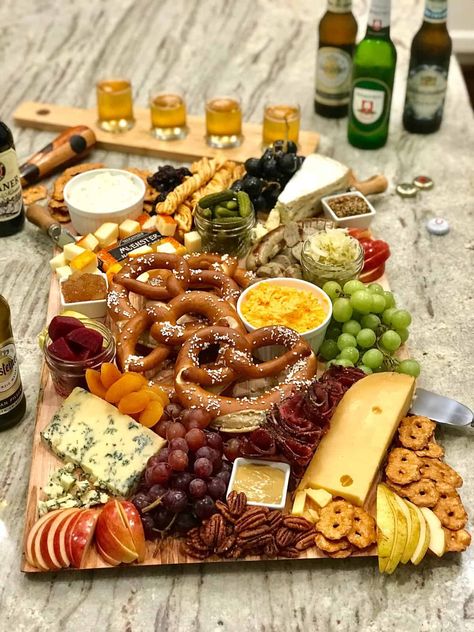 Octoberfest Snack Board Oktoberfest Charcuterie Board Ideas, Oktoberfest Grazing Board, Halloween Snack Board Ideas, Oktoberfest Snacks, German Snacks, Octoberfest Party, Snack Boards, Oktoberfest Food, Octoberfest Food