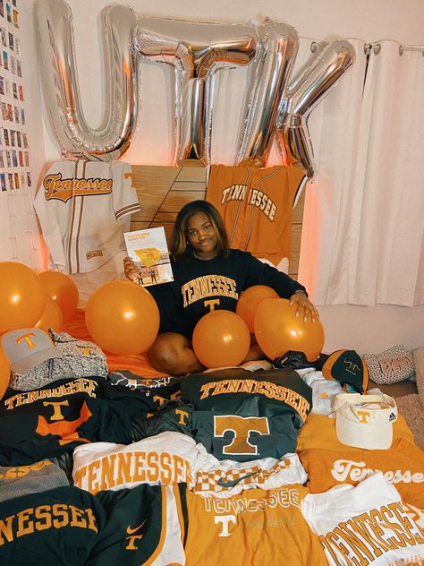 Tennessee Bed Party, Utk College Aesthetic, University Tennessee Knoxville, Ut Knoxville Aesthetic, Utk Dorm Room University Of Tennessee, Tennessee Graduation Party, Tennessee University Aesthetic, University Of Tennessee Graduation Party, Vols Aesthetic