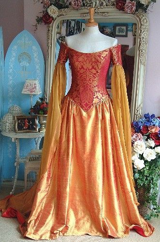 Gaun Abad Pertengahan, Burne Jones, Wedding Corset, Medieval Gown, Historical Dress, Couture Bridal Gowns, Fantasy Dresses, Couture Bridal, Pre Raphaelite