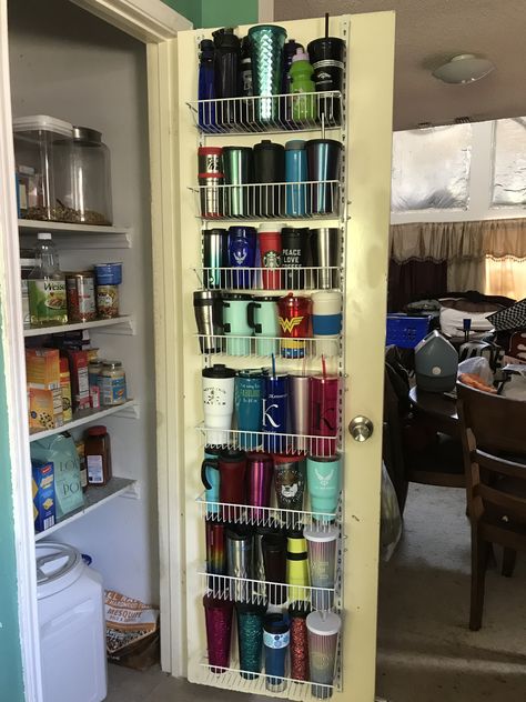 Over the door organizer used to hold tumblers, coffee cups, and water bottles. Cups Storage Ideas, Kitchen Cup Organization, Starbucks Cup Storage, Tumbler Storage Ideas Kitchen, Over The Door Organizer Ideas, Starbucks Cups Organization Ideas, Starbucks Cup Organizer, Over The Door Kitchen Organizer, Reusable Water Bottle Storage