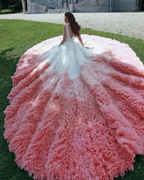 40 Fantastic Fun Photos To Slay Your Workday - Gallery Wedding Dress Ruffle, Fairy Wedding Dress, Tulle Wedding Gown, Ruffle Wedding Dress, Princess Ball Gowns, Becky G, Luxury Bridal, Fantasy Dress, Colored Wedding Dresses