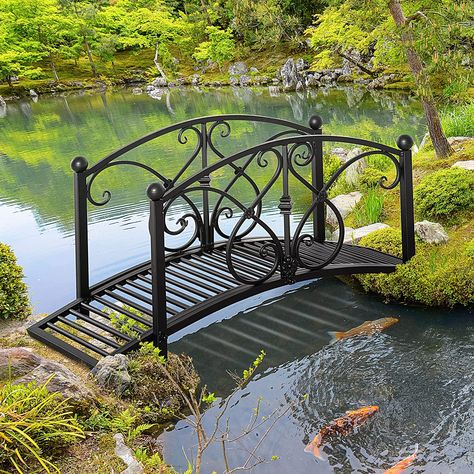 Arched Garden Bridge, Garde Corps Metal, Garden Bridge Design, Curved Bridge, Backyard Bridges, Backyard Stream, Pond Bridge, Pond Decorations, Vintage Patio