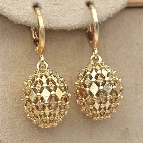 Brand New Women's Chunky Gold Ball Earrings Genuine 14k Gold Plated Sterling Silver .7" Tall Retail Price $295 Buy With Confidence From A Trusted Seller With A 99%+ Feedback Rating! A0166 (Id-624-) Ball Jewellery, Delicate Gold Jewelry, 14k Gold Plated Jewelry, Punk Earrings, Punk Jewelry, Gold Filled Earrings, Trendy Earrings, Retro Stil, Trendy Jewelry