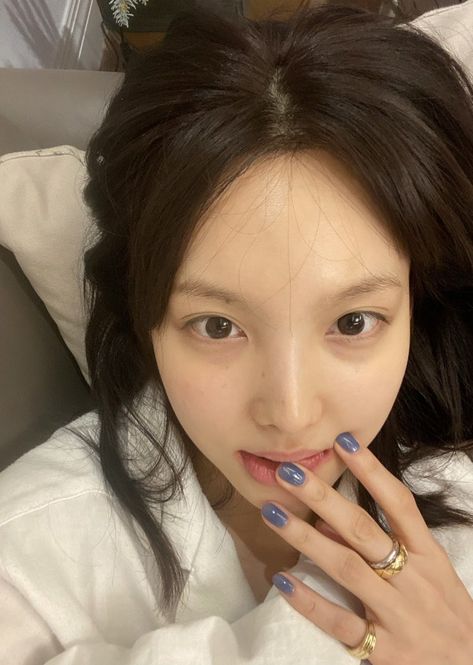 nayeon pics on Twitter: "natural beauty https://t.co/WnUAxgSDDS" / Twitter Twice Tzuyu, Bare Face, Chaeyoung Twice, Nayeon Twice, Im Nayeon, Girl Icons, Girl Crush, Kpop Idol, Kpop Girls