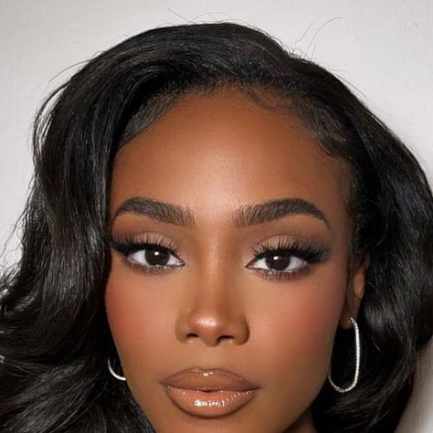 Natural Makeup For A Wedding, Classy Black Women Makeup, Soft Bridal Makeup Black Women, Black Makeup Looks Black Women Natural, Bronzy Makeup Black Women, Black Woman Makeup Wedding, Black Wedding Makeup Dark Skin, Classy Makeup Black Women, Chocolate Brown Makeup Look