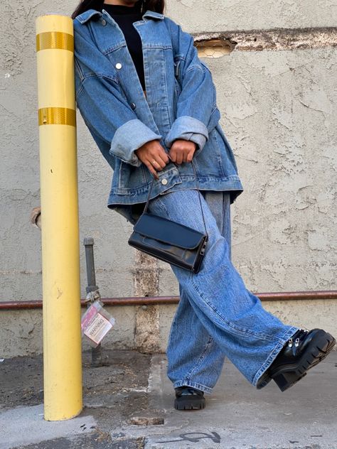 Denim Outfit Streetwear, Rain Cold Outfit, Jean Denim Outfit, Denim On Denim Outfit Black Women, Full Denim Outfit, Denim On Denim Outfit, Denim On Denim, All Jeans, Future Outfit