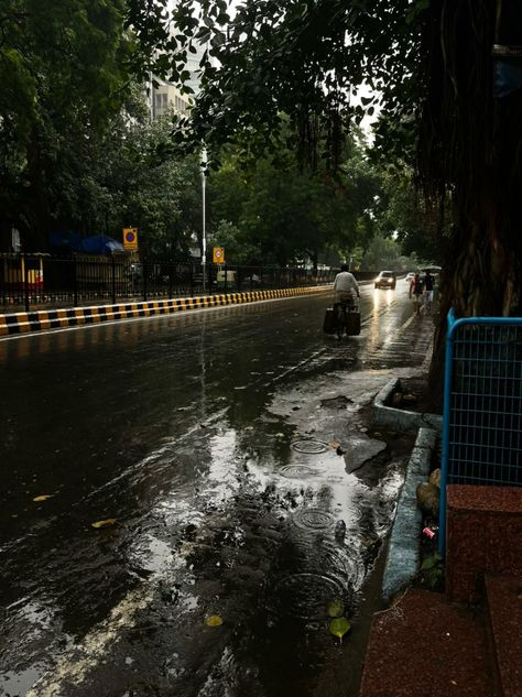 Delhi Rain Snapchat, Delhi Rain, South Asian Aesthetic, Delhi Metro, Streak Ideas, Instagram Plan, Morning Rain, Asian Aesthetic, Snap Streak Ideas Easy