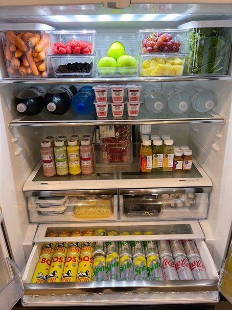 Fridges Organised, Condiment Organization Fridge, Nice Fridge, Meals No Refrigeration, Small Fridge Organization, Fridge Organisation, Dream Fridge, Fridge Restock, Organized Fridge