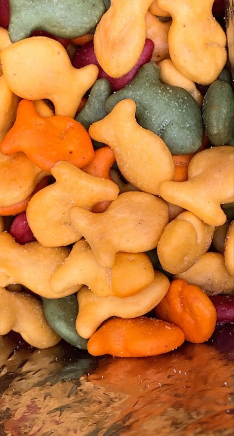 #salty #snack #food #color #crackers #cheese Rainbow Goldfish Crackers, Salty Snacks Aesthetic, Animal Crackers Aesthetic, Goldfish Aesthetic Food, Goldfish Snack Aesthetic, Goldfish Crackers Aesthetic, Gold Fish Food, Gold Fish Aesthetic, Crackers Aesthetic