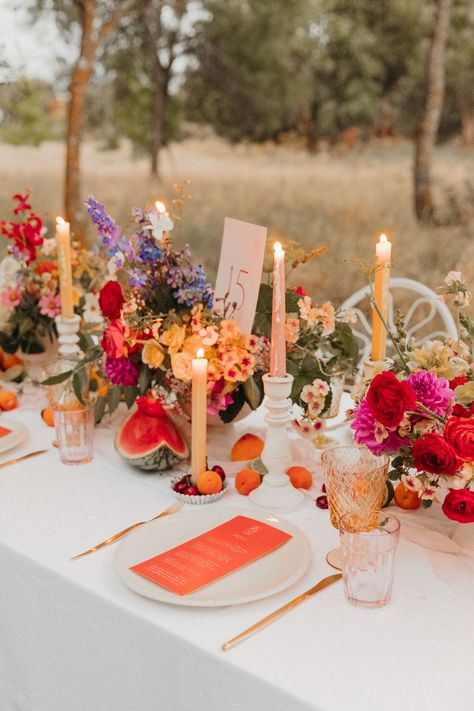 Bright Wedding Flowers, 21 Diner, Flowers Candles, Boda Mexicana, Bright Wedding, June Wedding, Orange Wedding, Retro Wedding, Wildflower Wedding