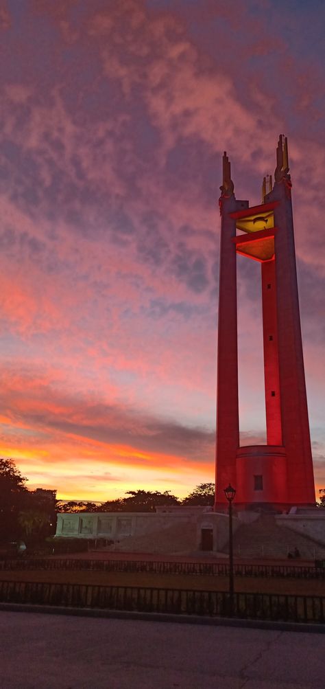 Quezon Memorial Circle, Quezon City, Philippines #sunset Quezon City Memorial Circle, Golden Gate Bridge Wallpaper, Filipino Architecture, Philippines Cities, City Of Stars, Improve Drawings, Bridge Wallpaper, Gate City, European Castles