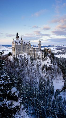 Castillo de Neuschwanstein, en Baviera, Alemania. Mi castillo favorito en el mundo entero! Castle Germany, Europa Park, Famous Castles, Germany Castles, Neuschwanstein Castle, Beautiful Castles, A Castle, Beautiful Buildings, Pretty Places