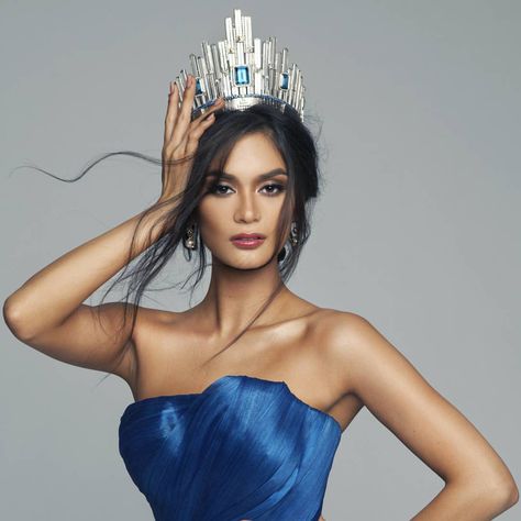 231k Likes, 1,381 Comments - Pia Wurtzbach | Miss Universe (@piawurtzbach) on Instagram: “And finally in Francis Libiran blue 💙 Tickets to the 65th Miss Universe competition are on sale…” Pageant Photoshoot Ideas, Miss Universe Dresses, Pageant Pictures, Miss Universe Gowns, Pageant Photography, Miss Universe Philippines, Pia Wurtzbach, Miss Universe 2015, Pageant Headshots