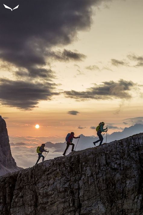 Someone Climbing A Mountain, Hiking Images Adventure, Climbing Astethic, Hiking In The Mountains, Mountain Climbing Aesthetic, Mountain Hiking Photography, Mountain Climbing Photography, Mountaineering Aesthetic, Mountaineering Photography