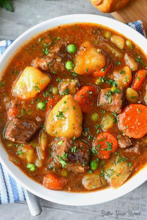 Beef Stew Dinner, Easy Beef Stew Recipe, Irish Beef Stew, Irish Beef, Easy Beef Stew, Hearty Beef Stew, Irish Stew, Slow Cooker Beef Stew, Beef Stew Recipe