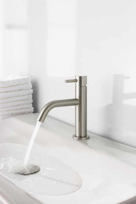 For a classic look with a modern twist, discover the MPRO collection from Crosswater. Small Kitchen Sink, Chrome Taps, Sleek Bathroom, Shower Fittings, Bathroom Taps, Stainless Steel Bathroom, Basin Mixer Taps, Tap Handles, Basin Taps