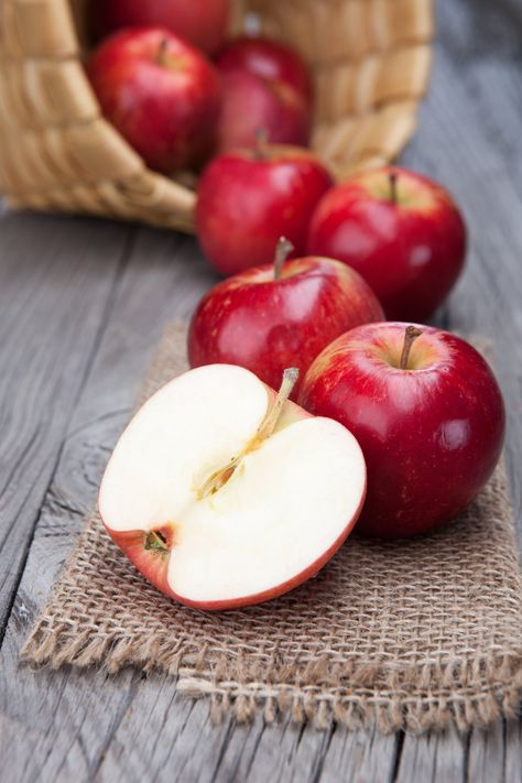 Everything You Need to Know About Buying and Cooking with Apples Fruit Kabob, Pizza Fruit, Recipes Chili, Pasta Bread, Sandwich Lunch, Bread Sandwich, Fruits Photos, Apple Health, Fruits Images