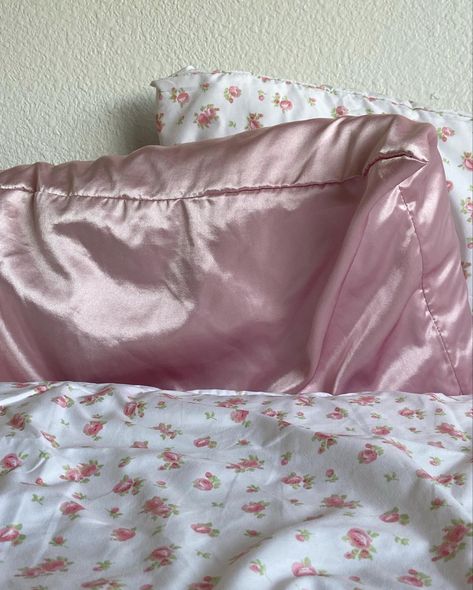 Pink Bedspread Dorm, Floral Bedsheets Coquette, Pink Satin Sheets Aesthetic, Pink Silk Pillowcase Aesthetic, Satin Bedsheets Aesthetic, Pink Satin Bed Sheets, Pink Pillow Case, Pink Silk Sheets Aesthetic, Pink Bedsheets Aesthetic