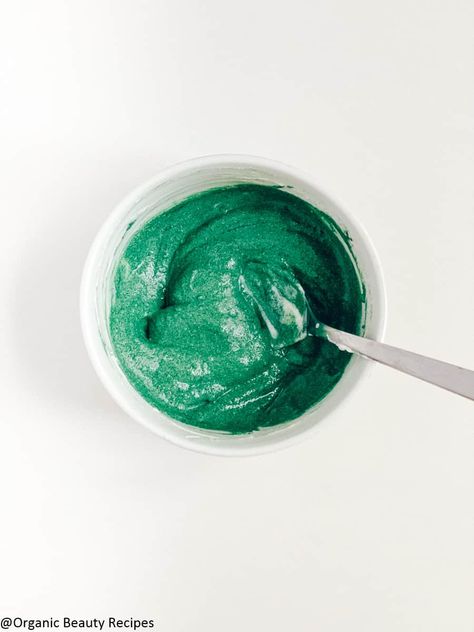 This homemade hair mask with yogurt and spirulina comes to the rescue of all post-summer damaged hair. You can make it in 10 minutes and it will leave your hair smooth, conditioned, moisturized, and shiny. What else to ask for! Greek Yogurt Face Mask, Yogurt Hair Mask, Yogurt Face Mask, Yogurt Benefits, Homemade Hair Mask, Spirulina Powder, Mint Hair, Homemade Hair, Stimulate Hair Follicles