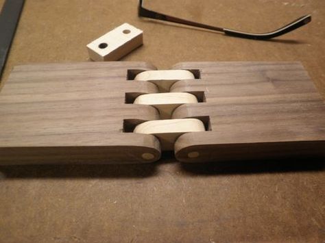 Wooden Double Action Hinge - by Joshuah @ LumberJocks.com ~ woodworking community Wooden Hinges, Wood Hinges, Woodworking Joinery, Wood Joints, Woodworking Joints, Wood Working Gifts, Diy Holz, Woodworking Workshop, Wood Joinery