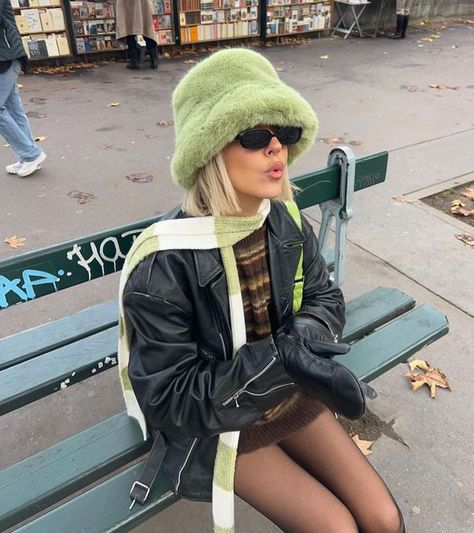 Amsterdam Outfit, Green Bucket Hat, Hat Silhouette, Bucket Hat Style, Hat Style, Stylish Hats, Street Style Winter, Fall Fits, Accessories Collection