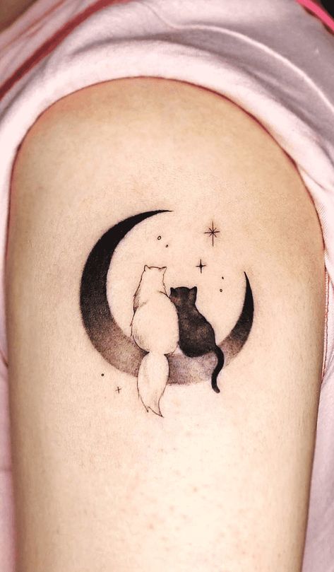 Cat Circle Tattoo, Cat And Moon Tattoo Design, Cat And Dog Tattoo, Tattoo Sonne, Luna Tattoo, Kitten Tattoo, Maching Tattoos, Tattoos 2024, Cat Tattoo Simple