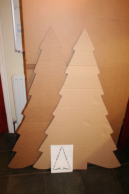 Cardboard Christmas Tree - putting in the hall by the kids rooms for them to decorate Cardboard Tree, Cardboard Christmas Tree, Cardboard Christmas, Alternative Christmas Tree, Christmas Play, Camping Theme, Office Christmas, Candy Land Christmas, Christmas Door