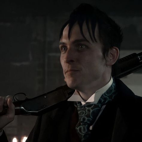 Oswald Cobblepot Icon, Oswald Cobblepot Gotham, Gotham Penguin, Gotham Show, Dc Comics Poster, Penguin Gotham, Riddler Gotham, Gotham Characters, Gotham Cast