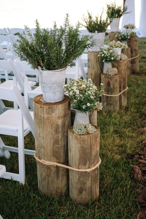 Hangar Wedding, Gold Wedding Centerpieces, Wedding Decorating, Rustic Wedding Decorations, Deco Champetre, Socal Wedding, Amazing Weddings, Outdoor Wedding Decorations, Deco Floral