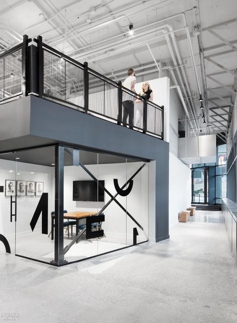 Lebel & Bouliane and Mazen Studio Design Bensimon Byrne's Toronto Office Photography Studio Interior Design, Warehouse Office Design, Concrete Photography, Warehouse Interior, Photography Studio Design, Factory Interior, Industrial Office Design, Cool Office Space, Loft Office