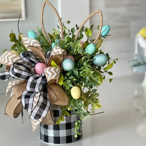 Easter Gifts For Boyfriend, Easter Bunny Centerpiece, Easter Floral Arrangement, Easter Flower Arrangements, Easter Arrangement, Easter Centerpiece, Easter Craft Decorations, Spring Easter Crafts, Easter Bunny Crafts