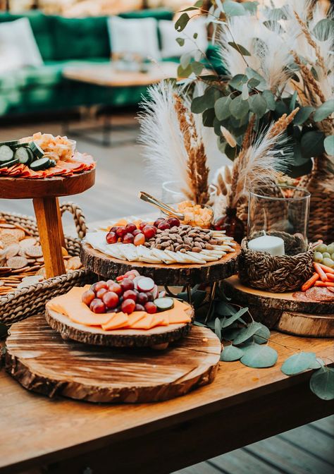 Boho Wedding Food Table Decor, Rustic Catering Display Buffet, Boho Food Table Display, Enchanted Forest Charcuterie Board, Snack Display Ideas Office, Bubbles And Brews Couples Shower Decor, Fair Table Display Ideas, Rustic Wedding Buffet, Boho Food Table