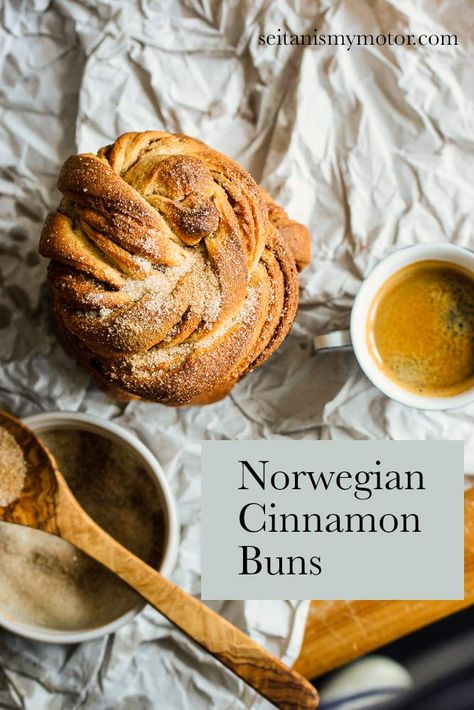 Vegan recipe for delicioius and easy to make cinnamon rolls with cardamom. Make Cinnamon Rolls, Traditional German Food, Cinnamon Bun Recipe, Baking Buns, Bun Recipe, Cinnamon Rolls Recipe, Plant Based Eating, Seitan, Vegan Recipe