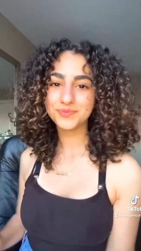 Curl Cream For Curly Hair, Curly Hair Care Routine, Curly Hair Videos, Colored Curly Hair, Curl Cream, Wavy Curly Hair, Curly Hair Inspiration, Curly Girl Hairstyles, Curly Hair Routine