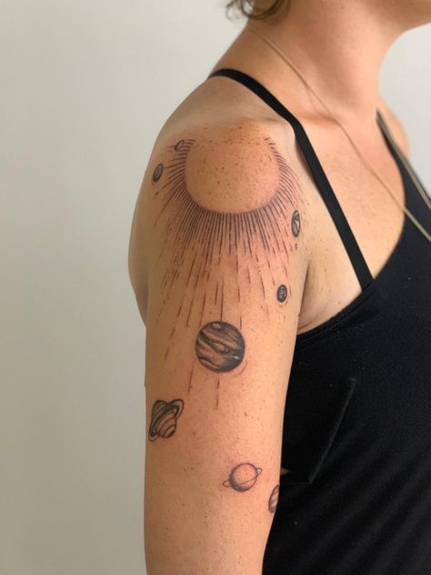 Universe Tattoo Designs For Women, Planet Tattoos Shoulder, Planet Half Sleeve Tattoo, Hand Tattoos Galaxy, Universe Shoulder Tattoo, Solar System Leg Tattoo, Planet Shoulder Tattoo, Planet Sleeve Tattoo, 9 Planets Tattoo