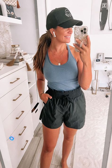 Legal Outfits, Summer Comfy Outfit, Womens Athletic Shorts, Fitness Style, Workout Tops For Women, Tank Outfit, Gym Fits, Comfy Outfit, Comfy Clothes