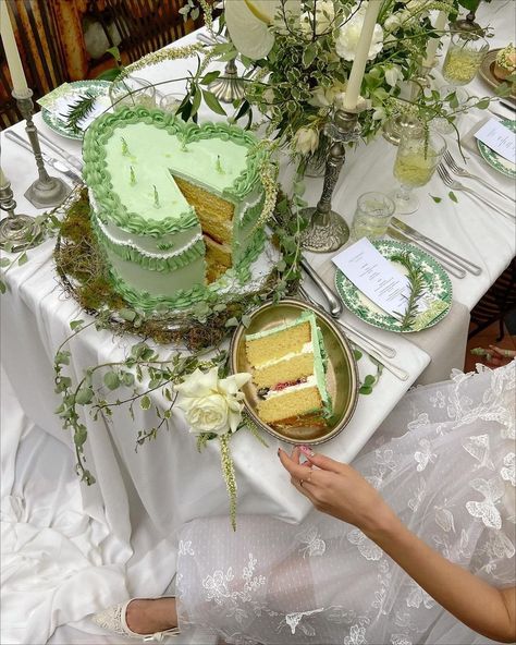 Aesthetic Birthday Centerpieces, Sweet 16 Cake Ideas Sage Green, Birthday Sage Green Theme, Green Fairy Birthday Party Ideas, Green Theme Picnic, 18th Birthday Flower Decorations, Birthday Party Ideas Sage Green, Green Birthday Theme Aesthetic, Sage Birthday Party Ideas